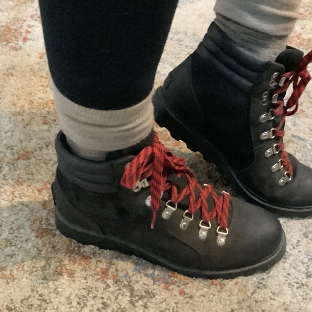 Sorel Ainsley Black Boots with Red Laces - Picture 3 of 7